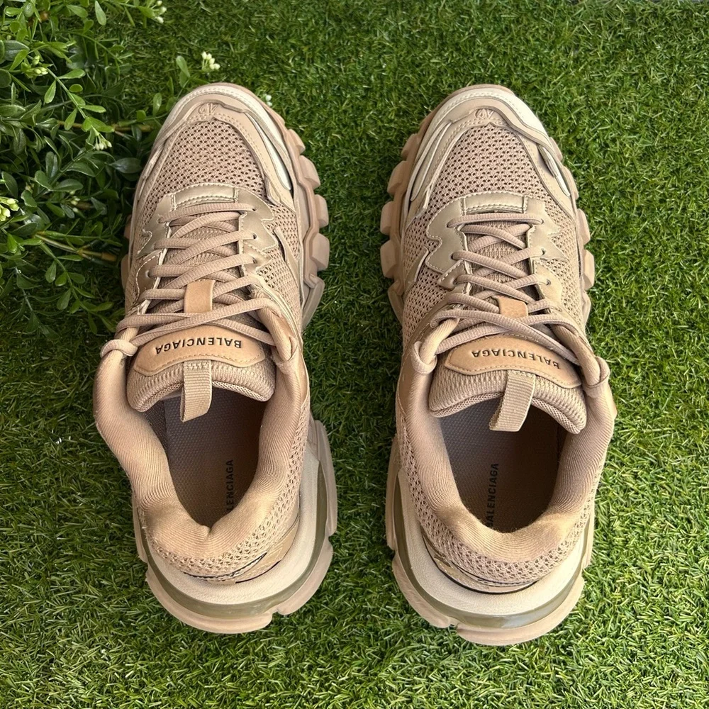 BALENCIAGA
Track.3 Sneakers - Balenciaga - Beige Mix
$1,025 Sz 42 men 9 women 12 - Picture 13 of 17